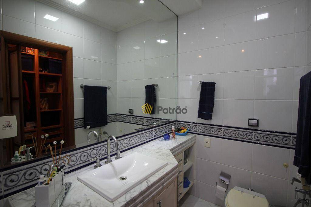 Casa de Condomínio à venda com 4 quartos, 490m² - Foto 47