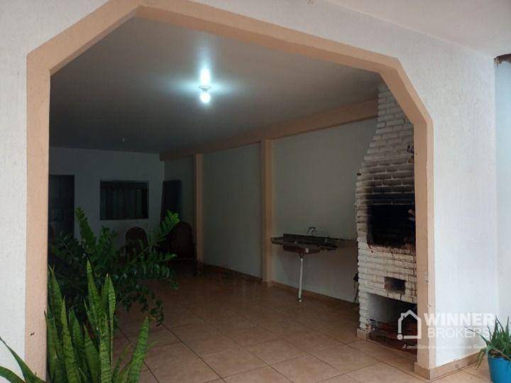 Casa à venda com 4 quartos, 220m² - Foto 3