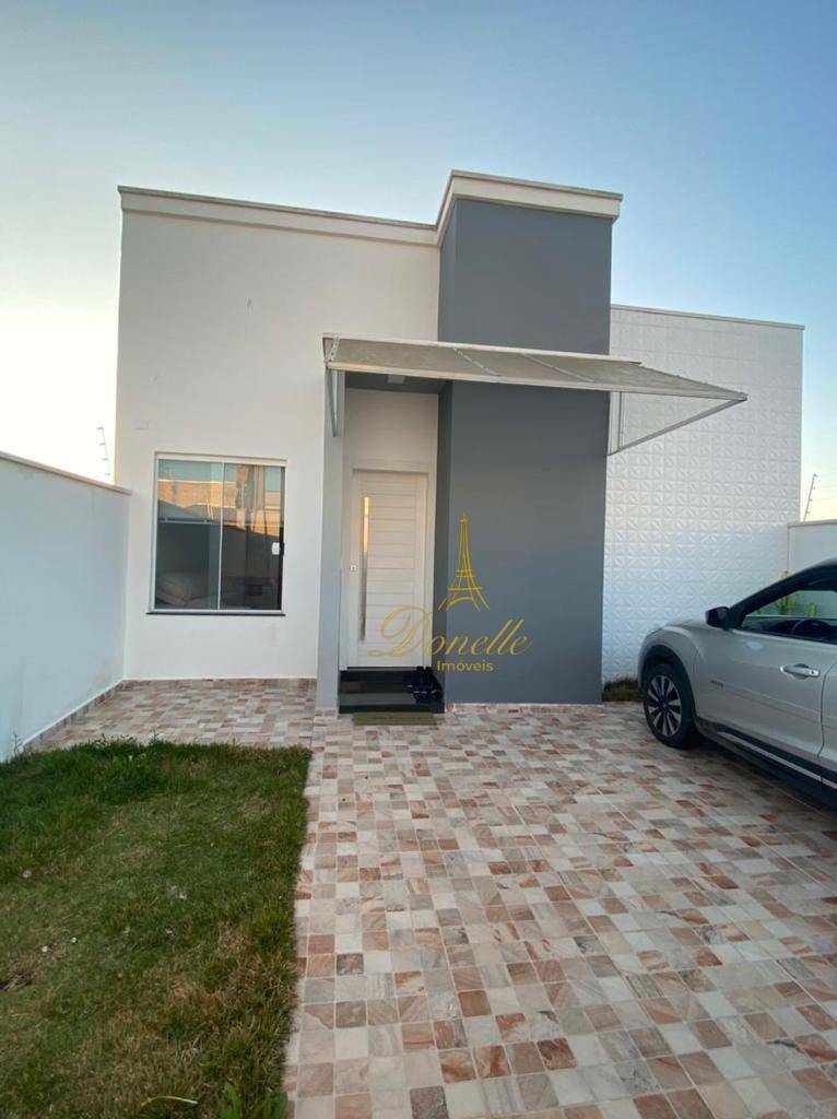 Casa à venda com 3 quartos, 75m² - Foto 1