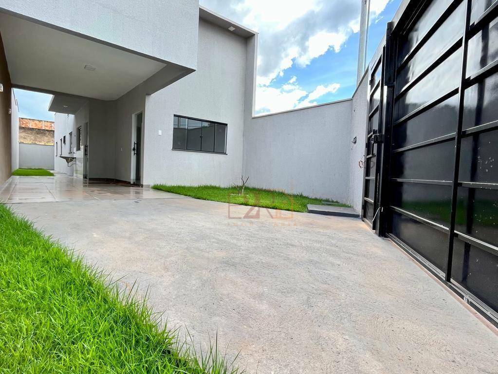 Casa à venda com 3 quartos, 87m² - Foto 1