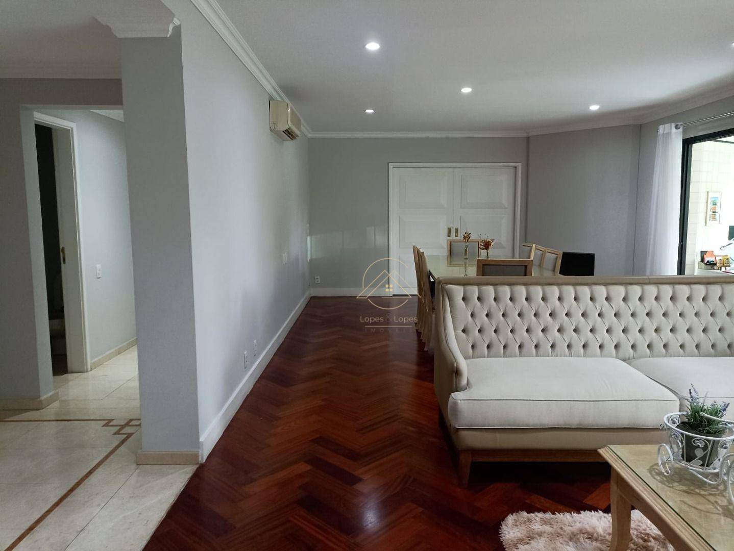 Apartamento para alugar com 4 quartos, 450m² - Foto 1