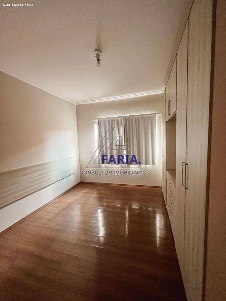 Casa à venda com 3 quartos, 240m² - Foto 13