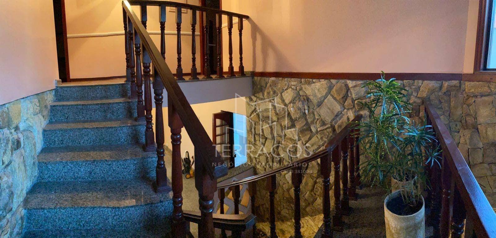Casa à venda e aluguel com 4 quartos, 362m² - Foto 1