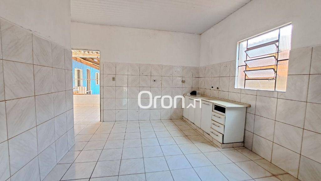 Casa à venda com 1 quarto, 200m² - Foto 3