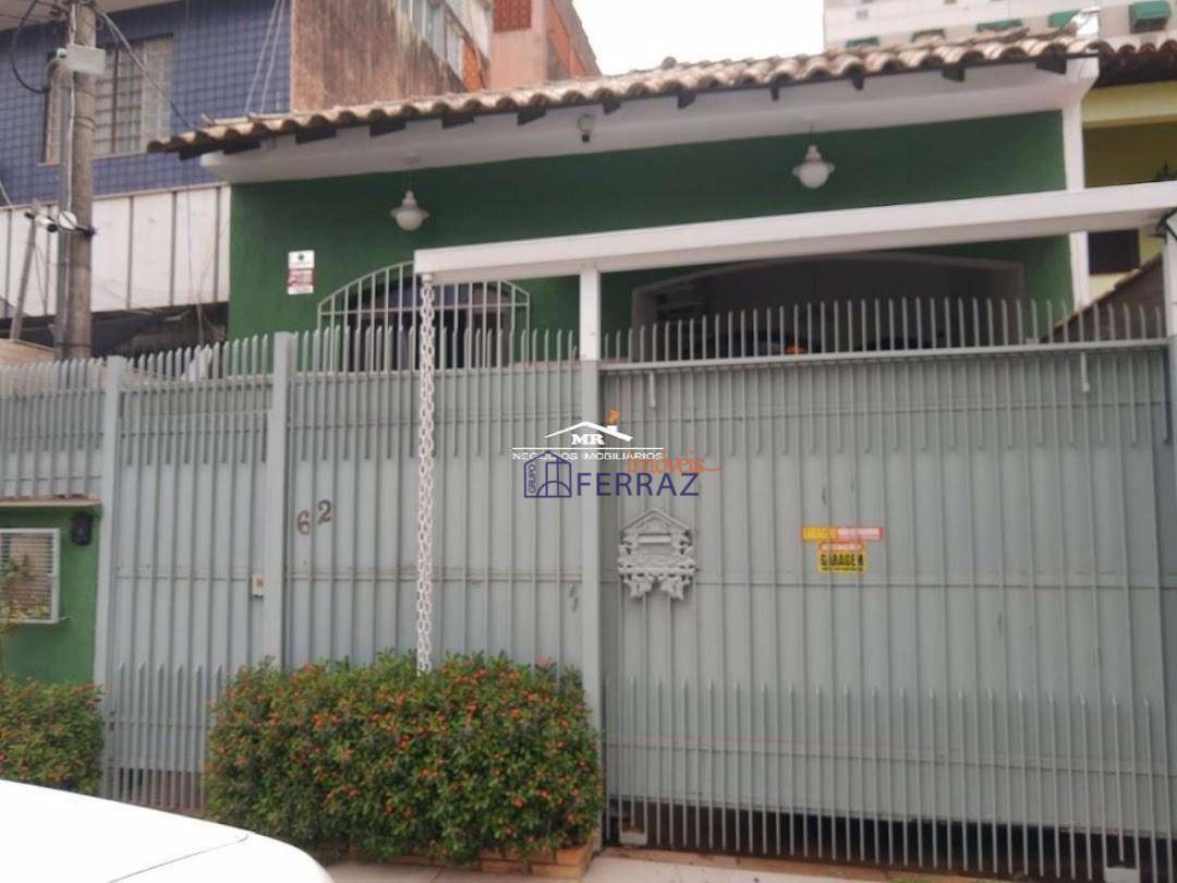 Casa à venda com 3 quartos, 200m² - Foto 1