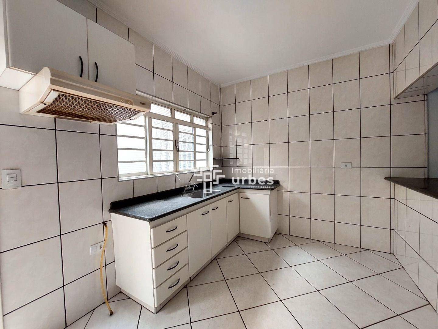 Casa para alugar com 3 quartos, 225m² - Foto 11