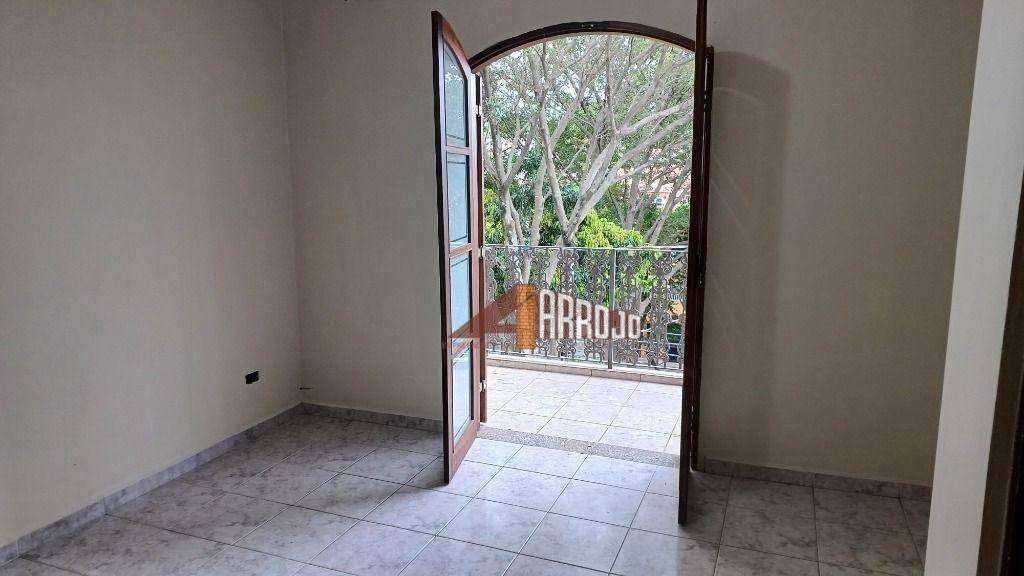 Sobrado à venda com 3 quartos, 220m² - Foto 2