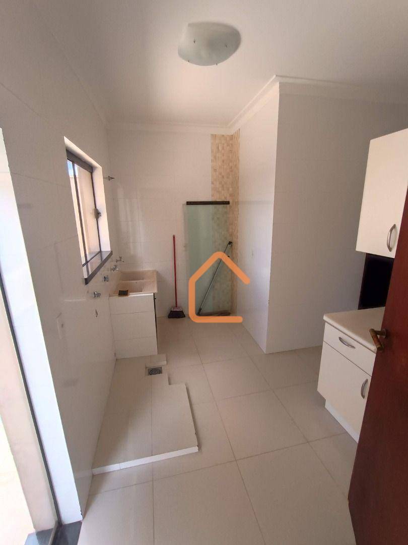 Casa para alugar com 4 quartos, 378m² - Foto 32