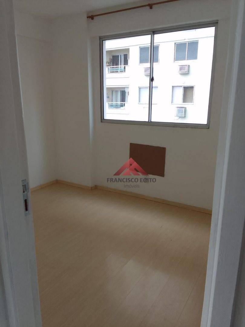 Apartamento à venda com 3 quartos, 75m² - Foto 2