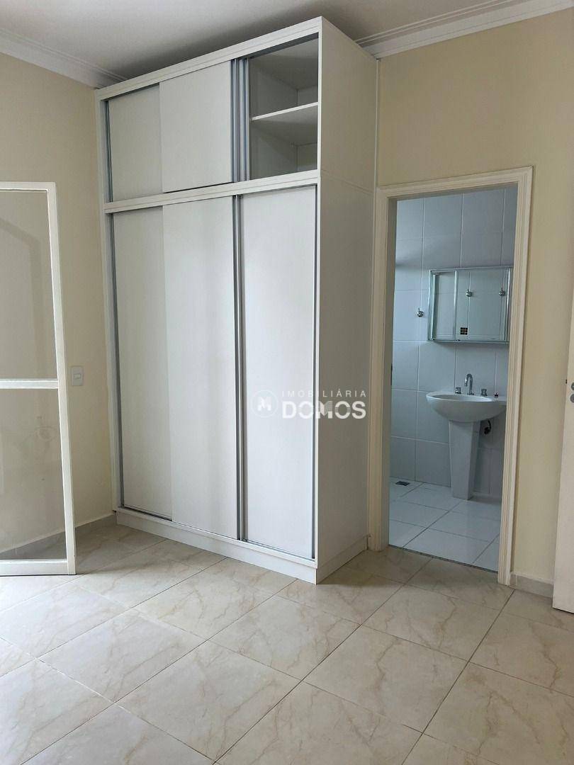 Casa para alugar com 3 quartos, 217m² - Foto 7