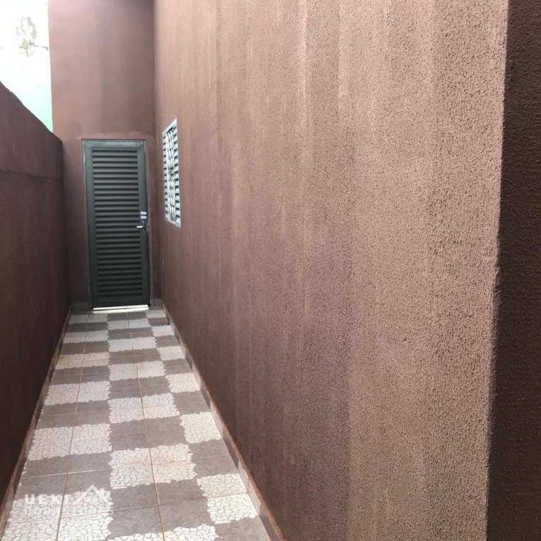 Casa para alugar com 3 quartos, 120m² - Foto 2