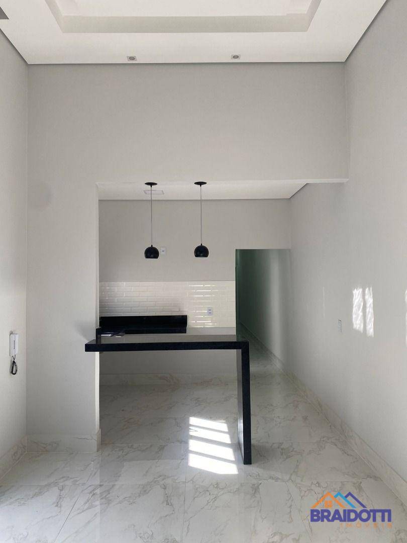 Casa à venda com 3 quartos, 120m² - Foto 2