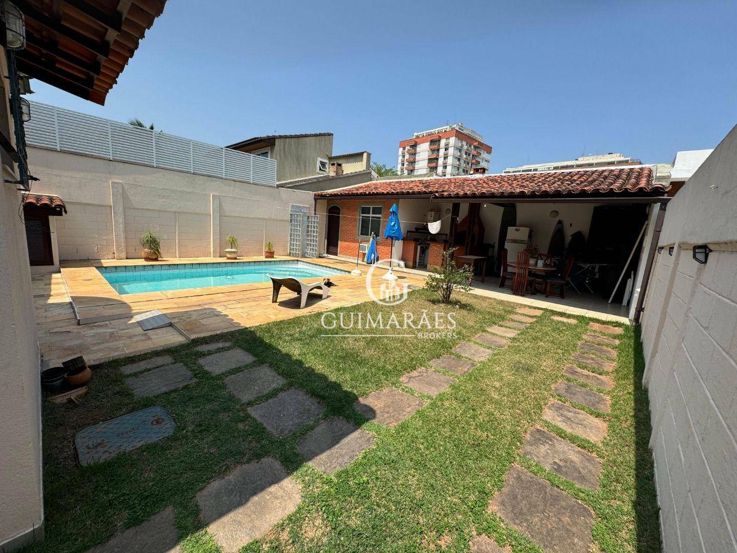 Casa de Condomínio à venda com 4 quartos, 262m² - Foto 1