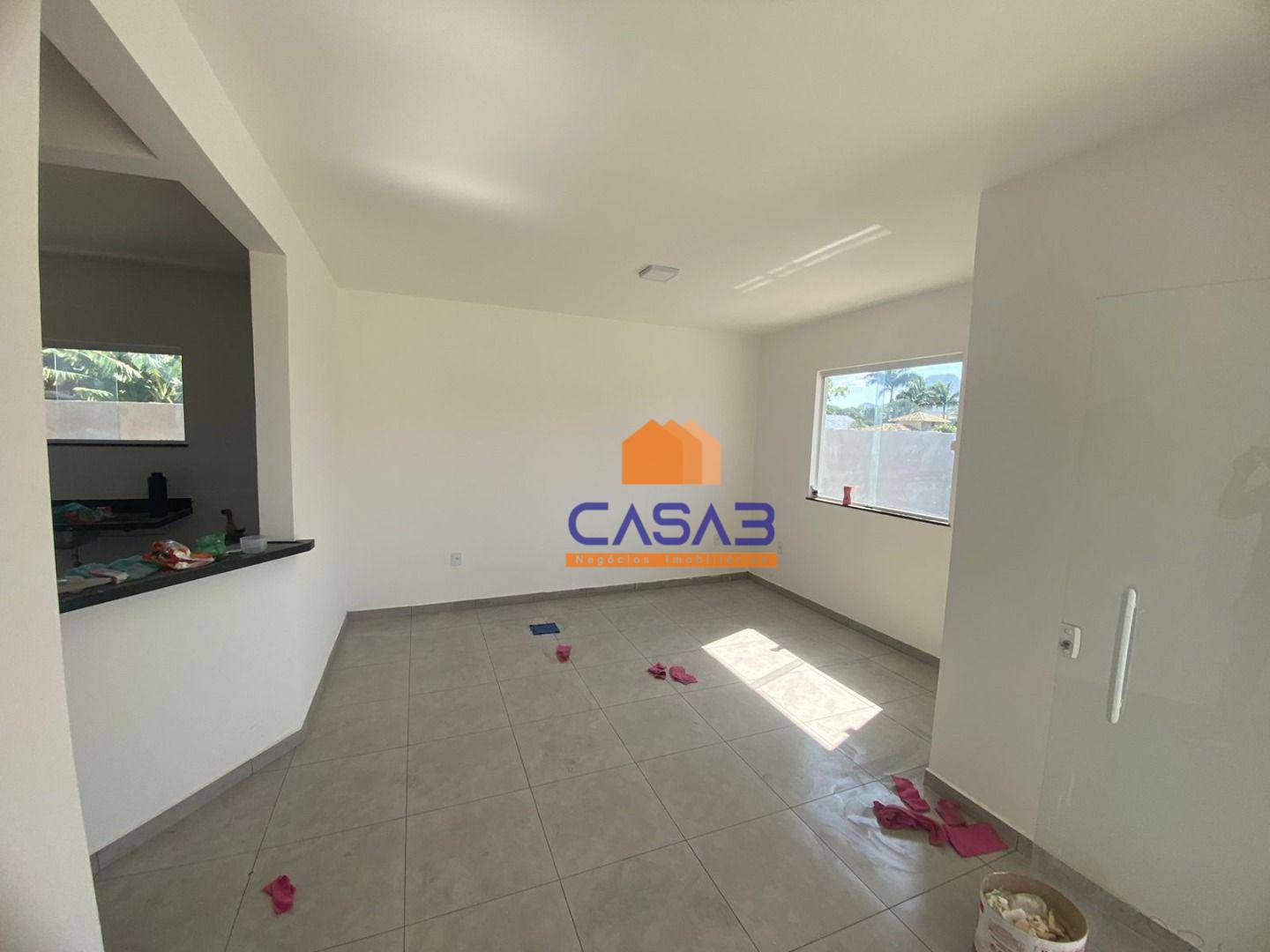 Casa à venda com 3 quartos, 98m² - Foto 3