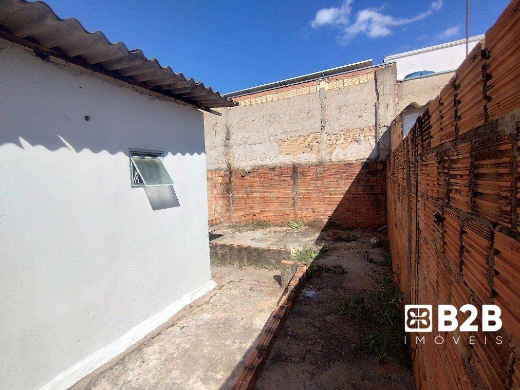 Casa à venda com 3 quartos, 190m² - Foto 1
