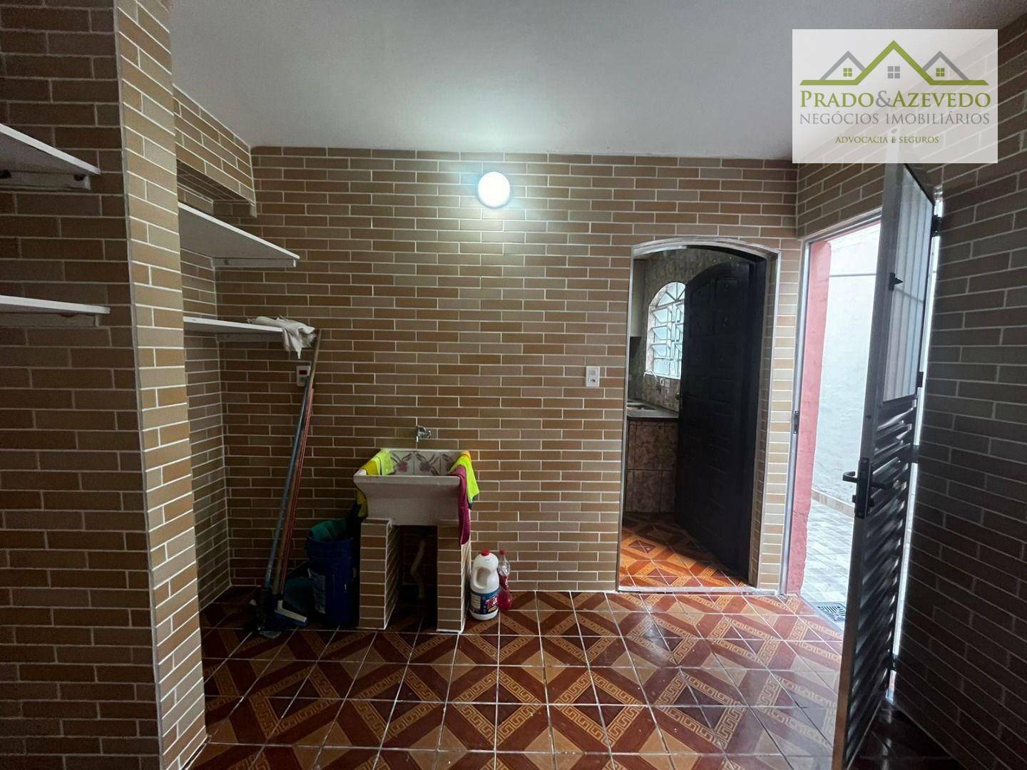 Casa para alugar com 2 quartos, 210m² - Foto 13