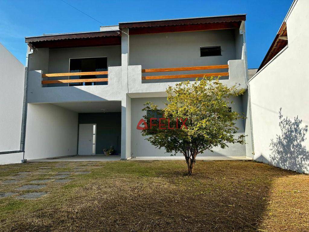 Casa à venda com 3 quartos, 229m² - Foto 1