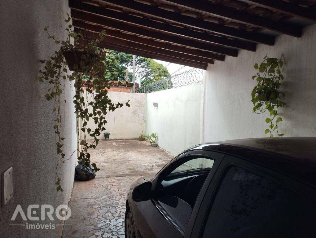 Casa à venda com 2 quartos, 111m² - Foto 2