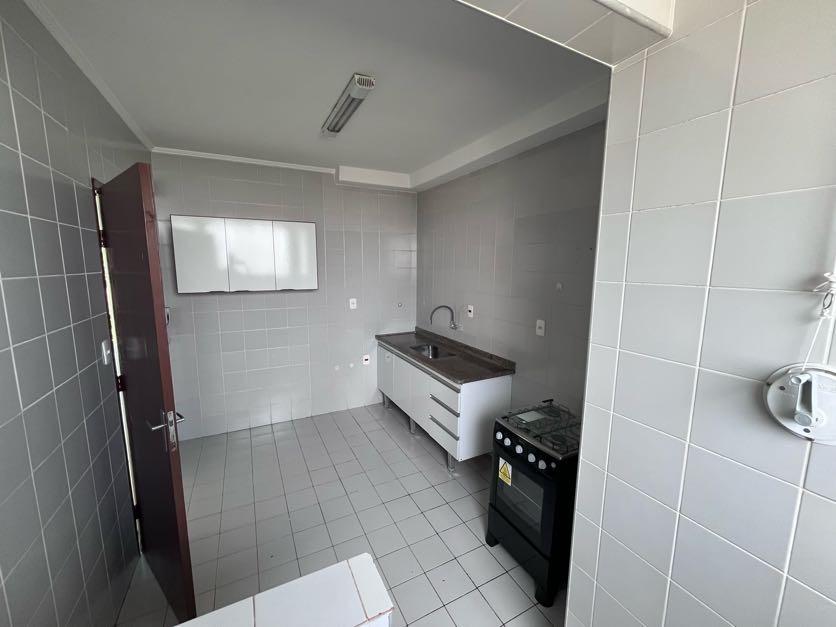 Apartamento à venda com 3 quartos, 75m² - Foto 9