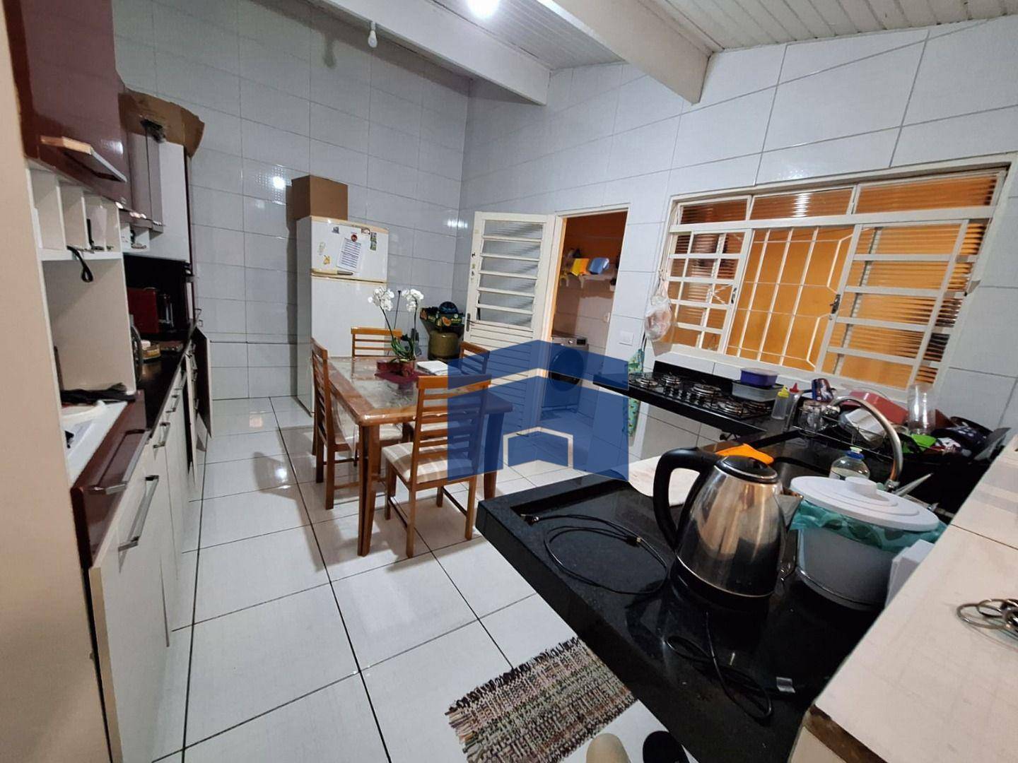 Casa à venda com 2 quartos, 90m² - Foto 1