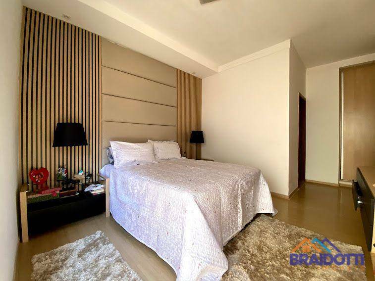 Casa à venda com 3 quartos, 200m² - Foto 17