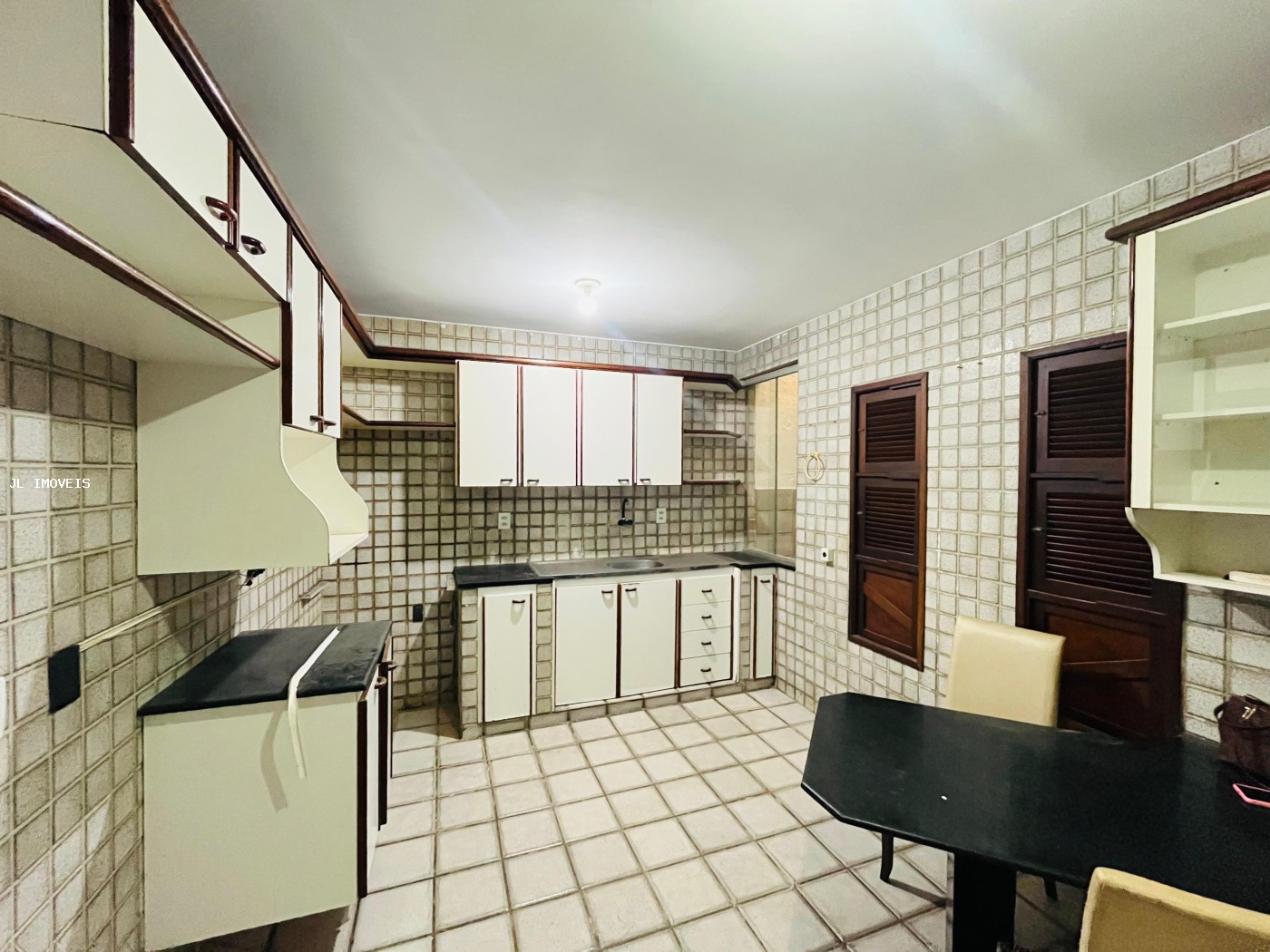 Casa à venda com 9 quartos, 180m² - Foto 17