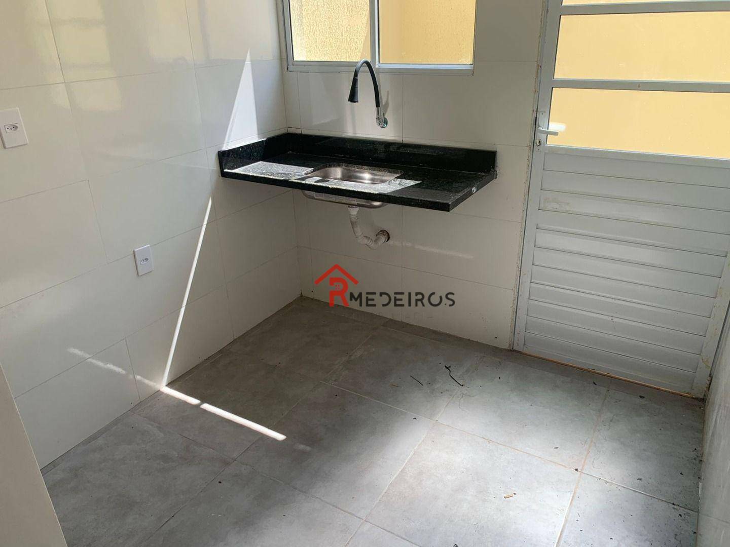 Casa à venda com 2 quartos, 49m² - Foto 4