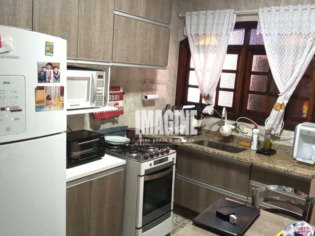 Sobrado à venda com 2 quartos, 100m² - Foto 2