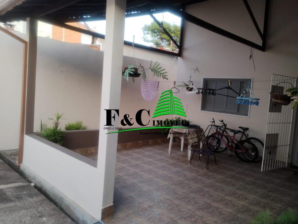 Casa à venda com 4 quartos, 300m² - Foto 3