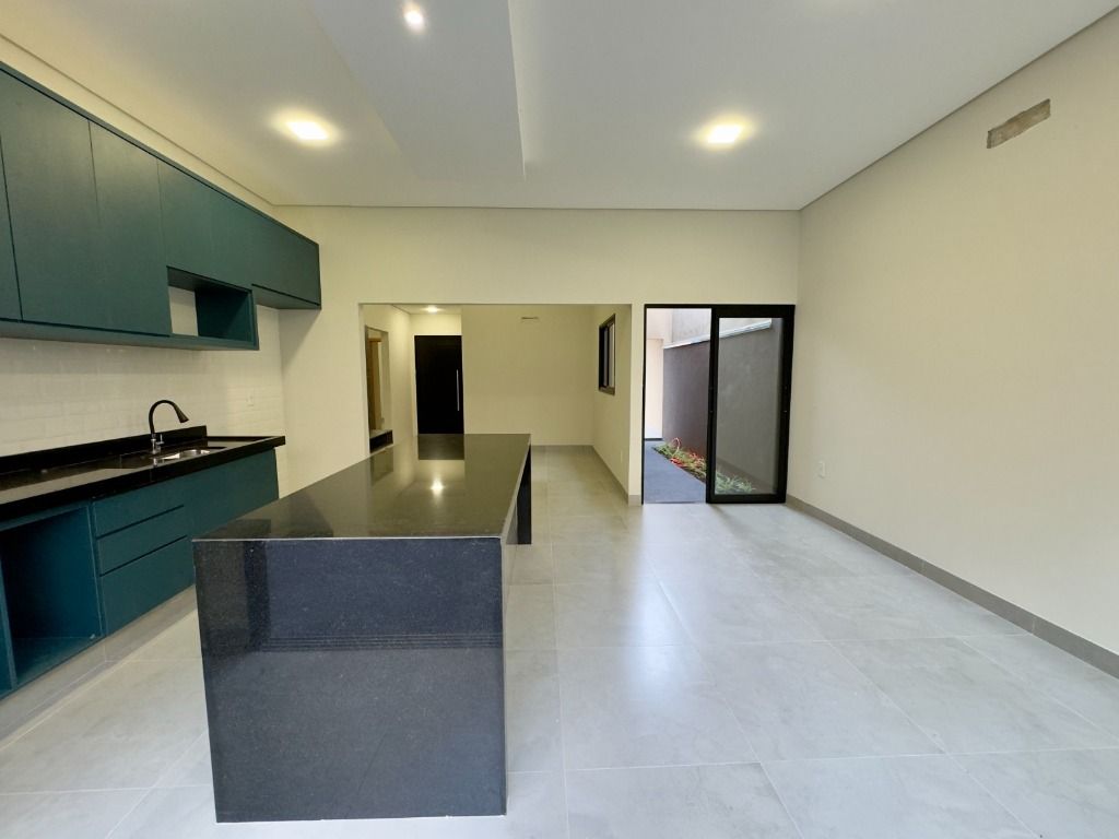 Casa à venda com 3 quartos, 120m² - Foto 1