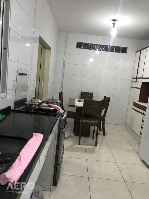 Casa à venda com 2 quartos, 117m² - Foto 2