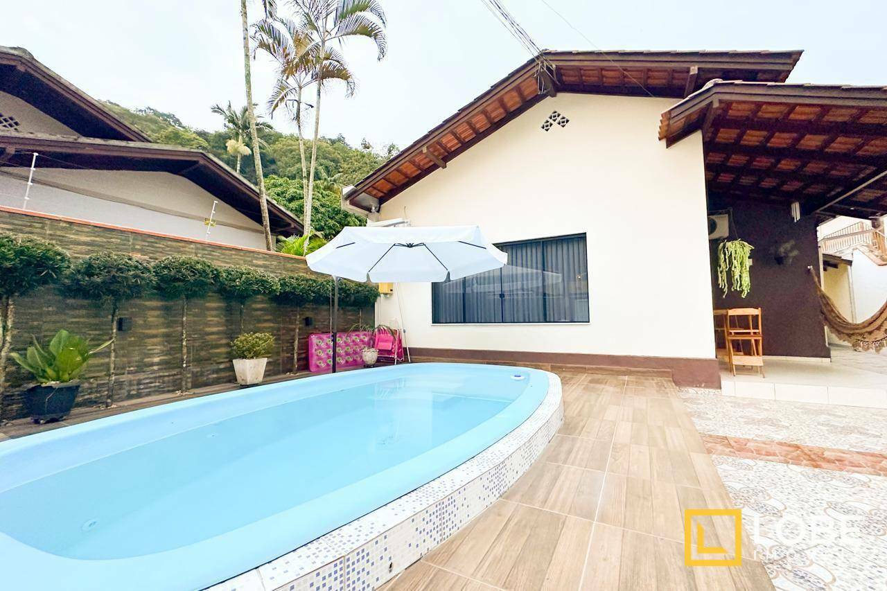 Casa à venda com 4 quartos, 198m² - Foto 1
