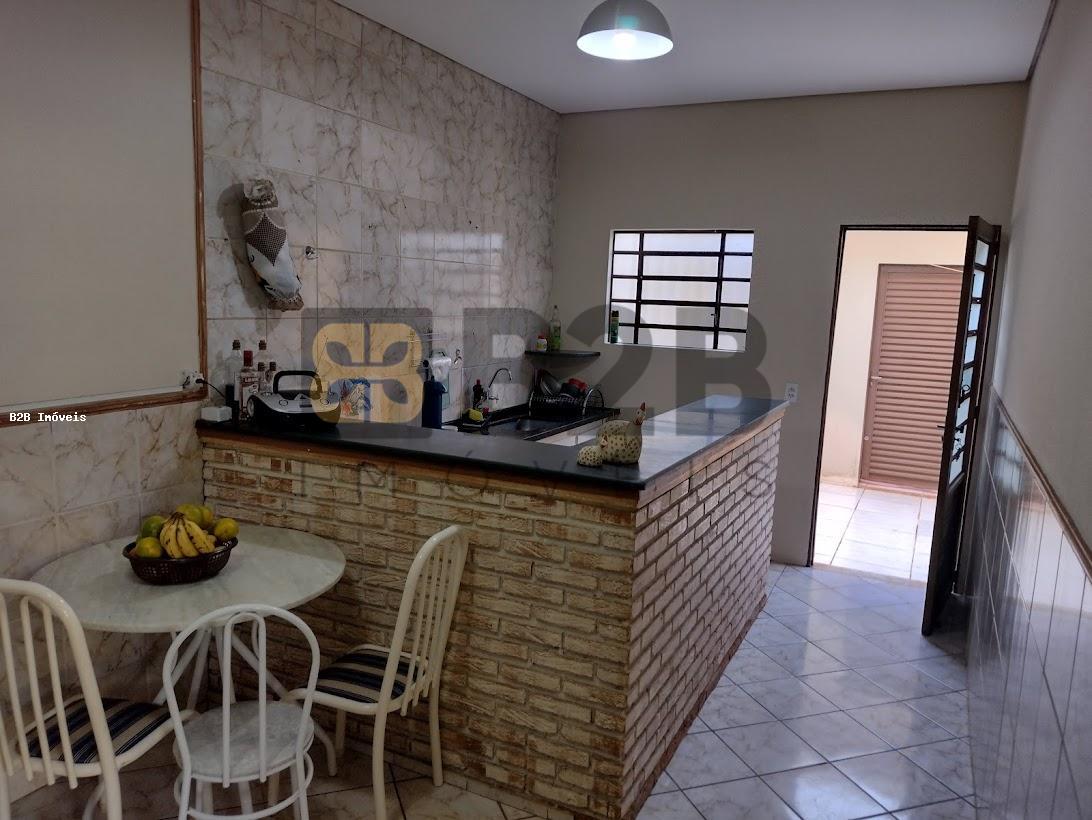 Casa à venda com 3 quartos, 156m² - Foto 4