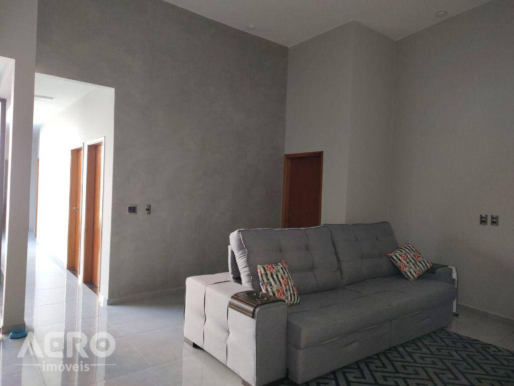 Casa à venda com 3 quartos, 168m² - Foto 3