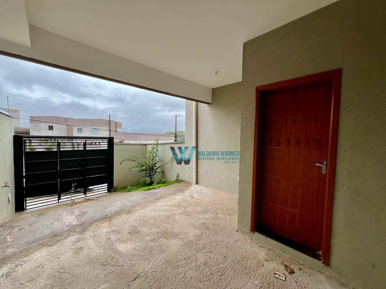 Casa à venda com 2 quartos, 103m² - Foto 1