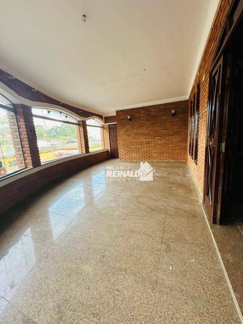 Casa para alugar com 3 quartos, 250m² - Foto 1