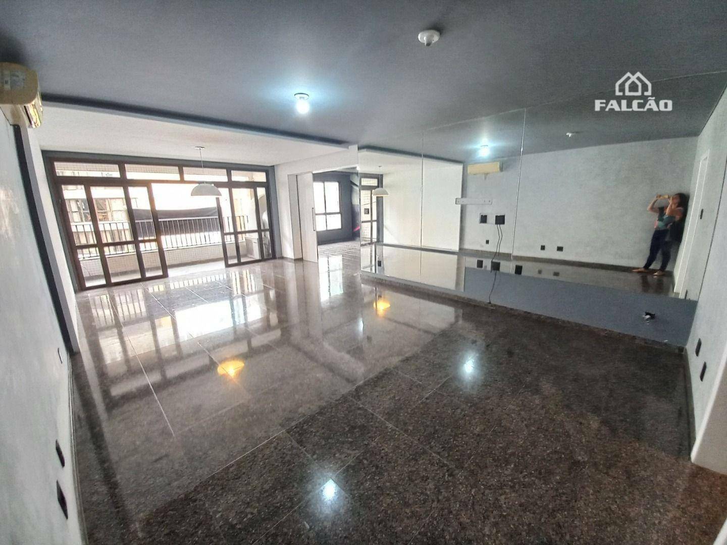 Apartamento à venda com 4 quartos, 250m² - Foto 2