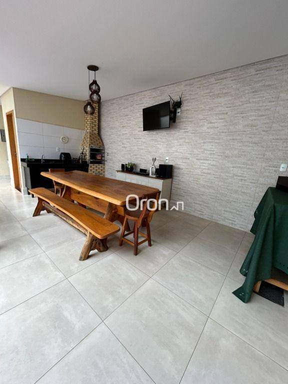 Casa à venda com 3 quartos, 170m² - Foto 2