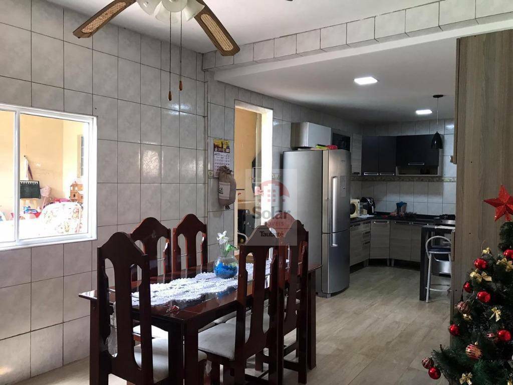 Casa à venda com 4 quartos, 210m² - Foto 4