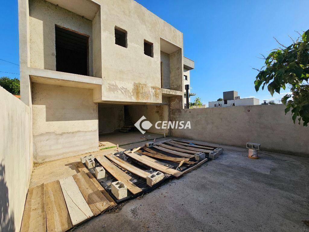 Casa de Condomínio à venda com 3 quartos, 220m² - Foto 2