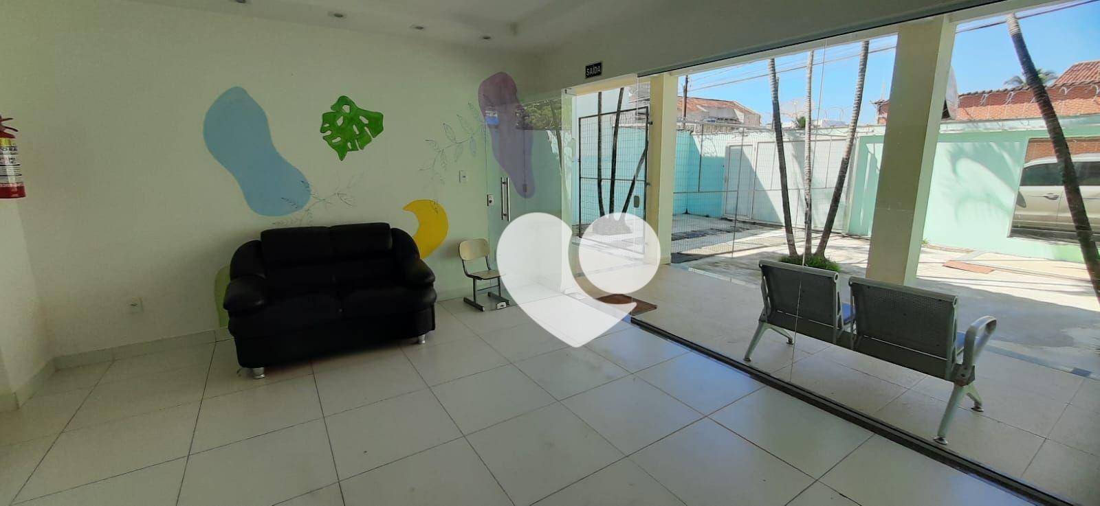 Casa à venda com 7 quartos, 400m² - Foto 1