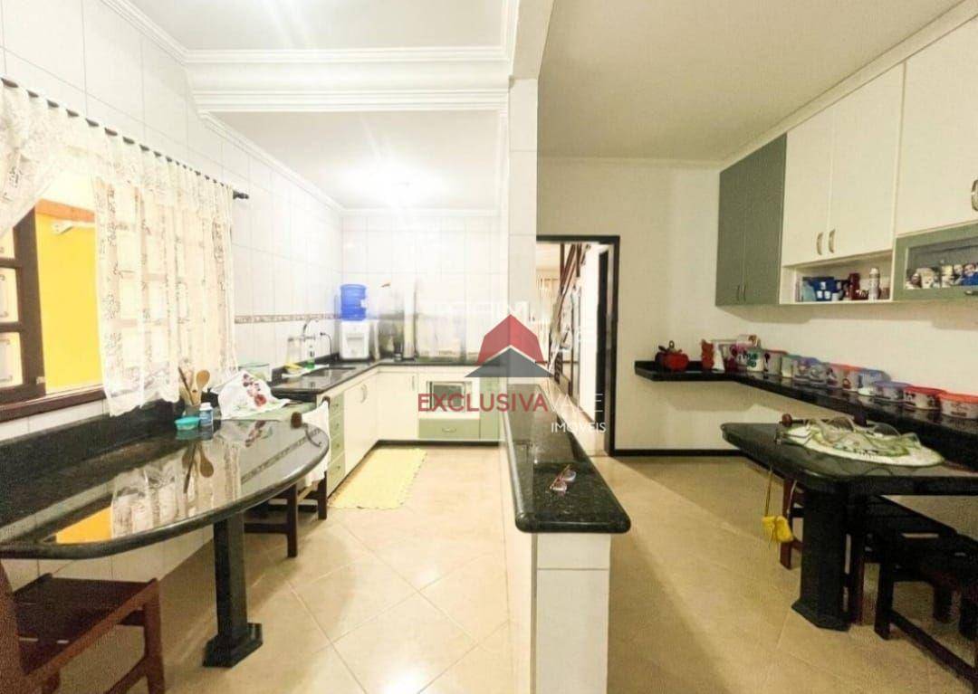 Casa à venda com 4 quartos, 135m² - Foto 3