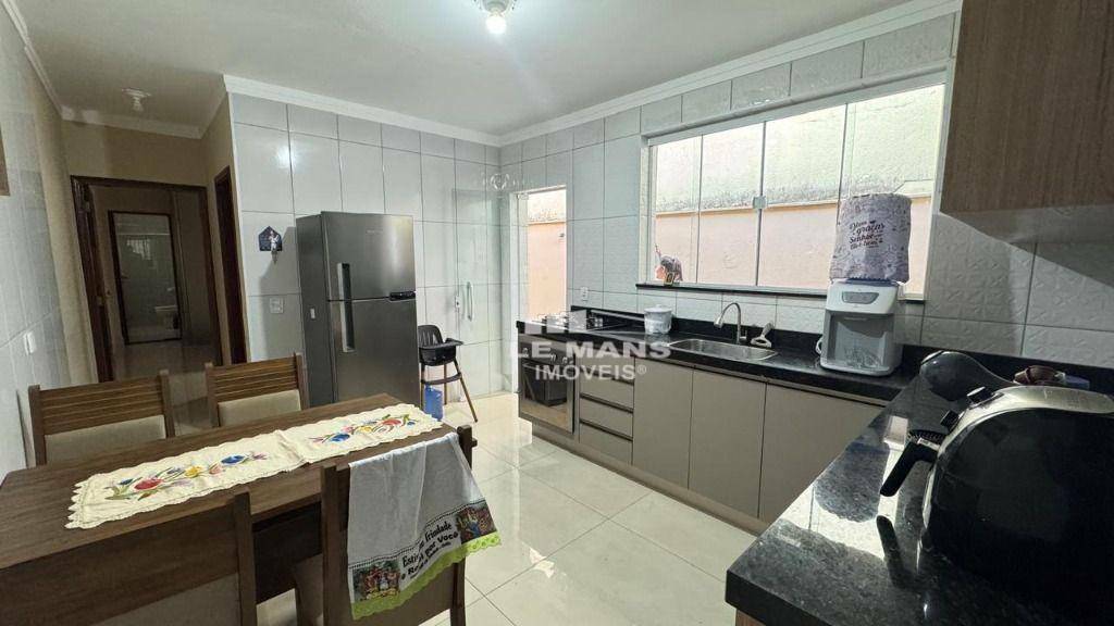 Casa à venda com 2 quartos, 110m² - Foto 14