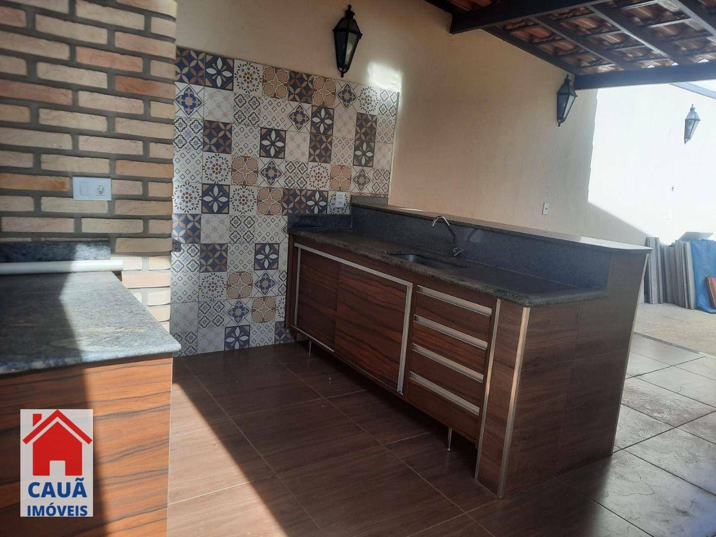 Casa à venda e aluguel com 3 quartos, 177m² - Foto 1