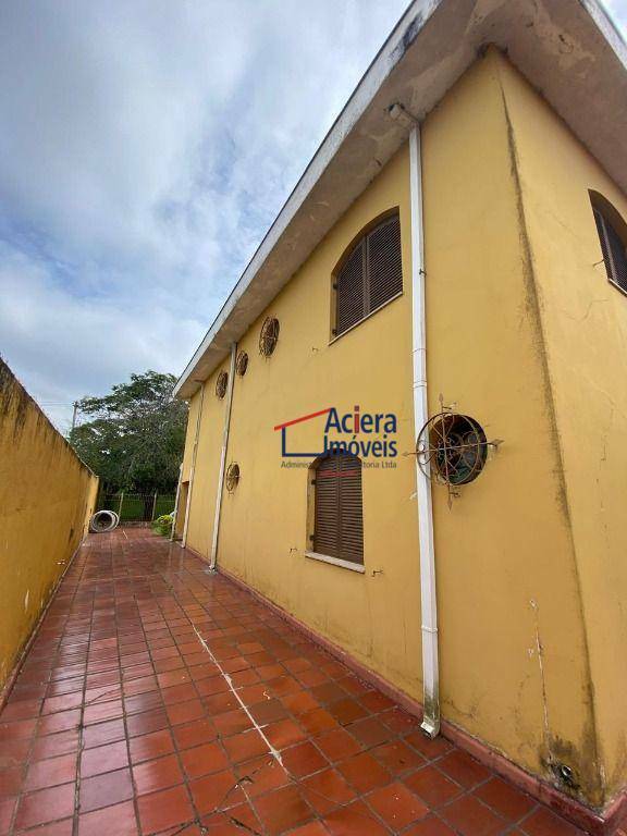 Casa de Condomínio para alugar com 5 quartos, 400m² - Foto 29