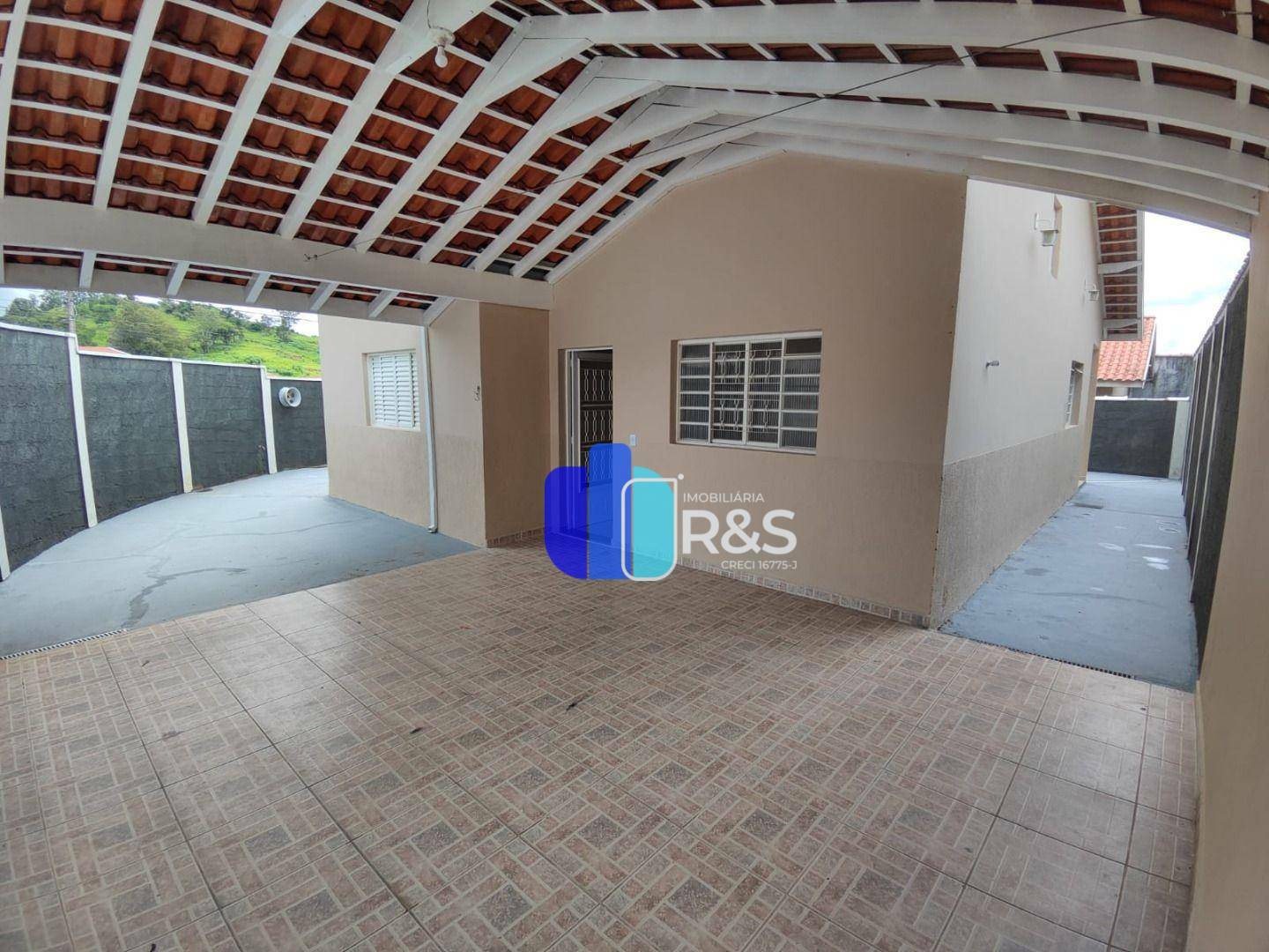 Casa para alugar com 3 quartos, 195m² - Foto 1