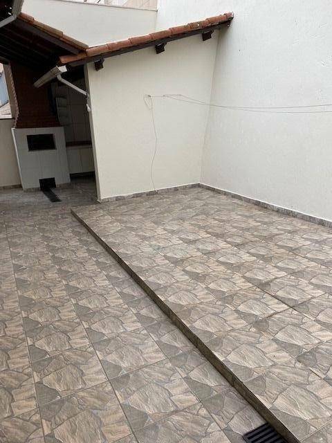 Casa para alugar com 3 quartos, 200m² - Foto 12