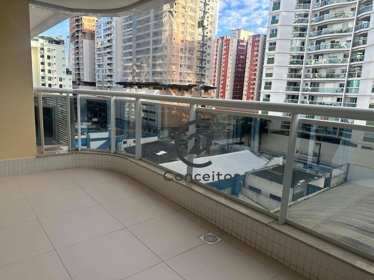 Apartamento para alugar com 2 quartos, 110m² - Foto 17