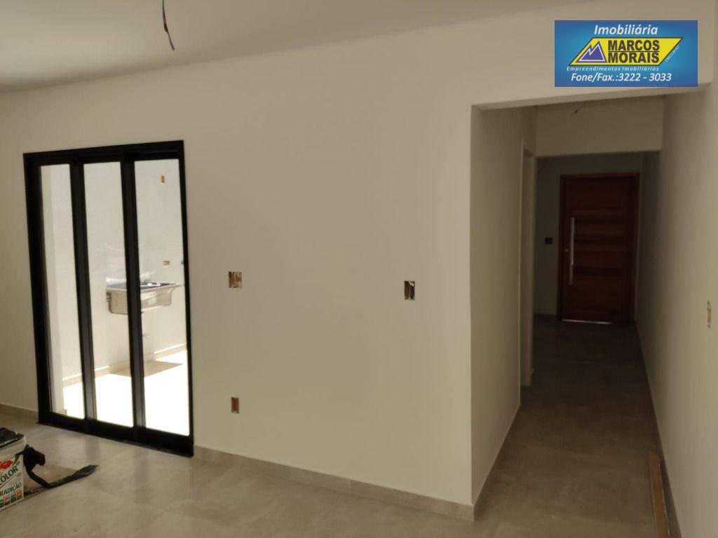 Casa à venda com 3 quartos, 187m² - Foto 4