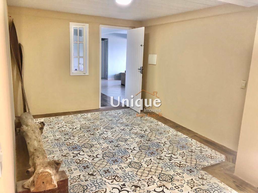 Casa à venda com 7 quartos, 300m² - Foto 52